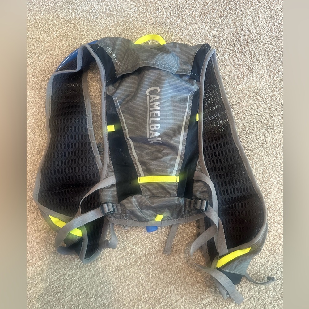 Camelbak circuit run vest with 50 oz bladder